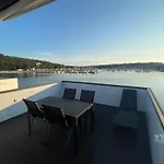 Floating Sea House - Pula 1