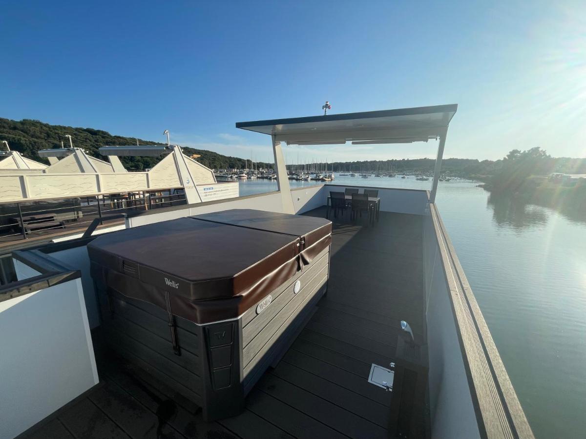 Floating Sea House - 1 Apartment Pula